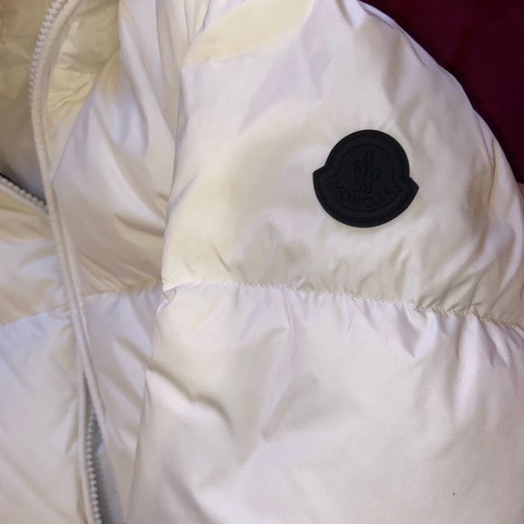 Size 4 moncler - Picture 5 of 5